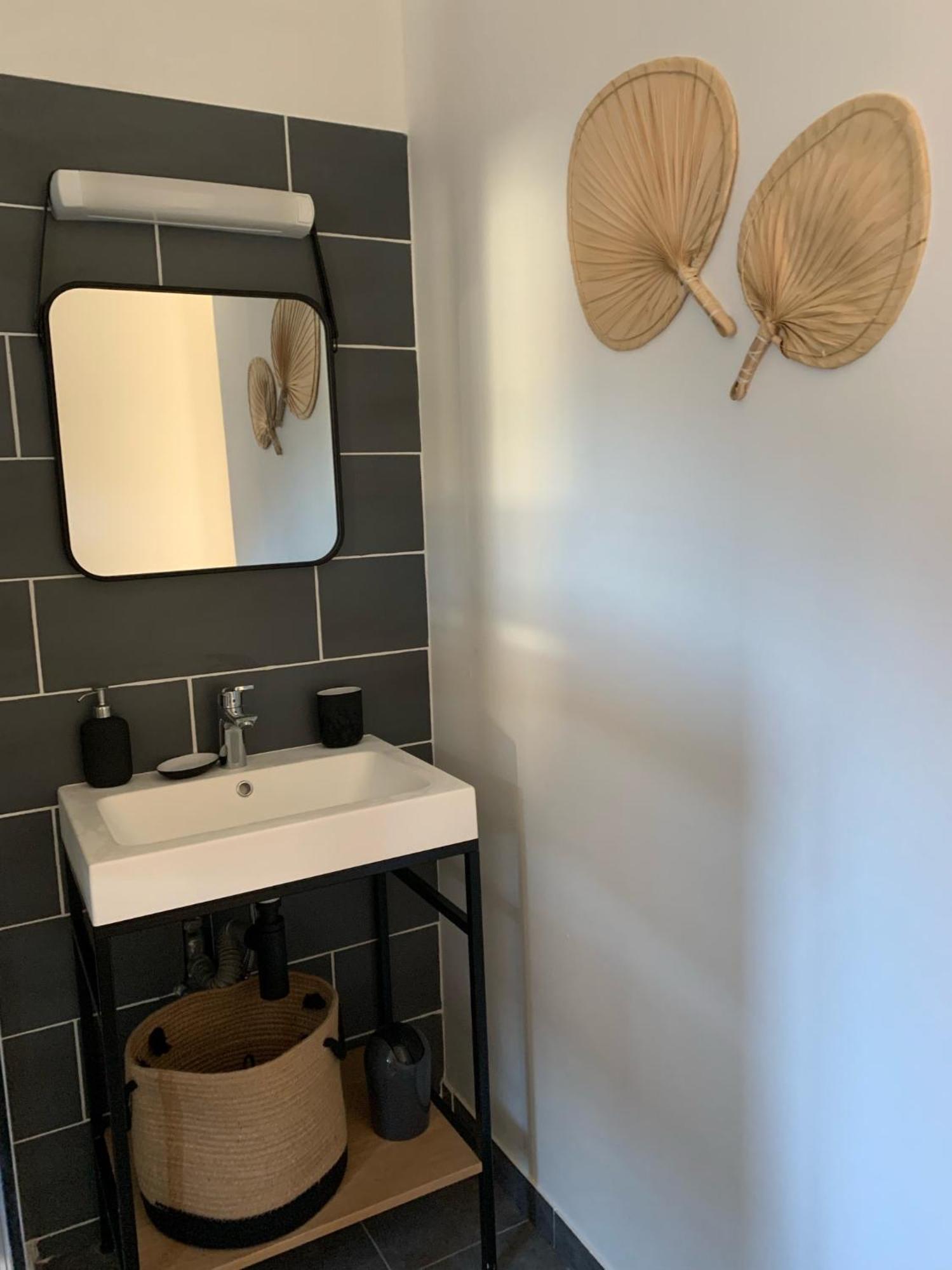 Apartment A Deux Pas De La Gare, La Maison Rouge *