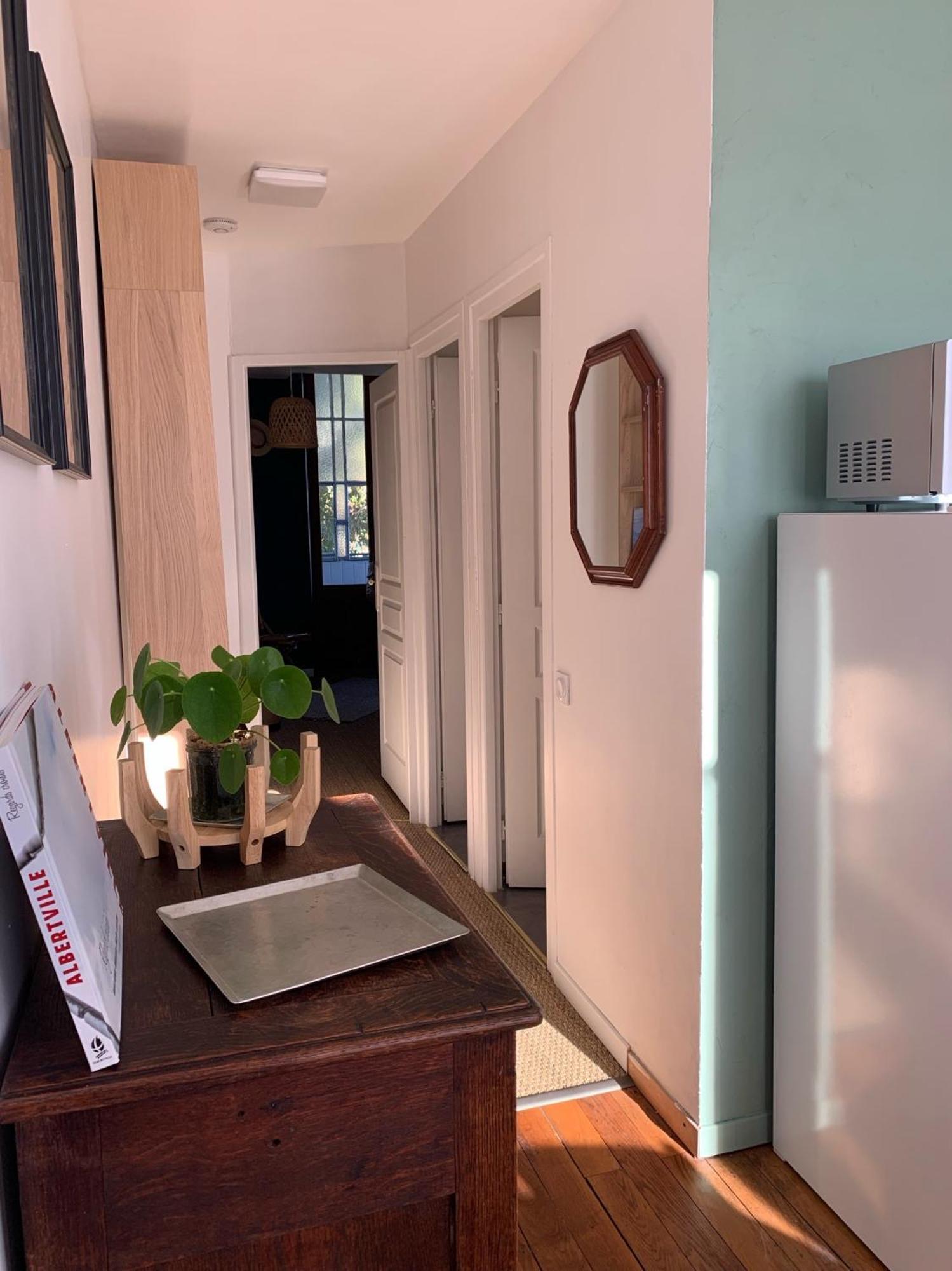 A Deux Pas De La Gare, La Maison Rouge Apartment